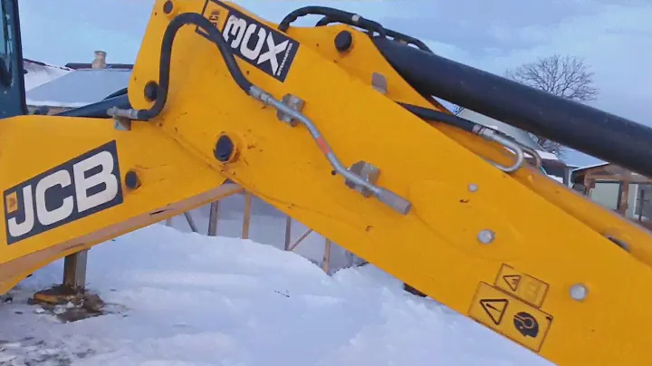 Этот шприц для смазки дали с новым JCB